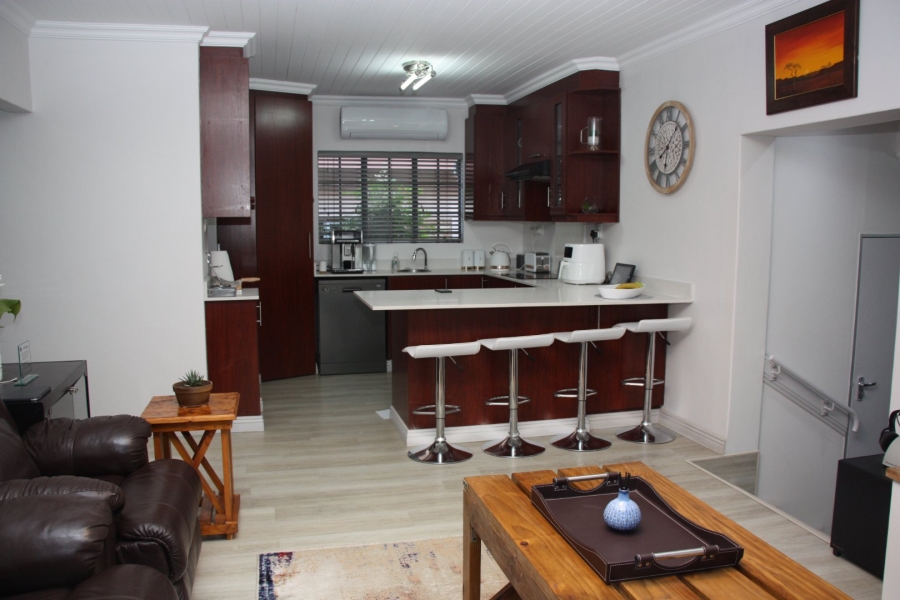 5 Bedroom Property for Sale in Langenhovenpark Free State